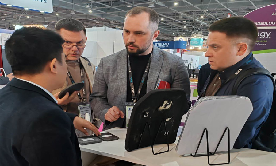 湖南欧亚国际携最新防弹产品亮相法国欧洲国际防务展